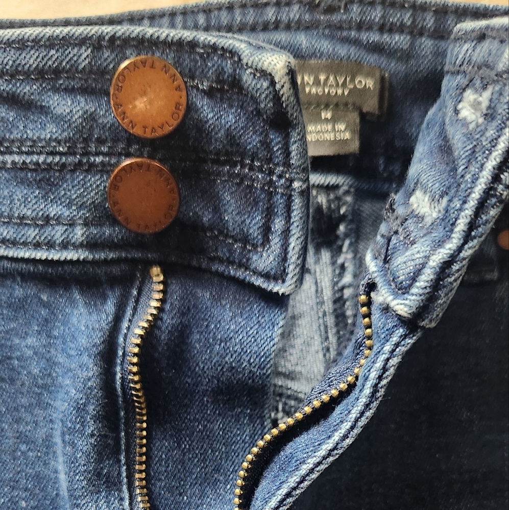 Ann Taylor Factory Blue Jeans with Contrast Stitching - Picture 4 of 6